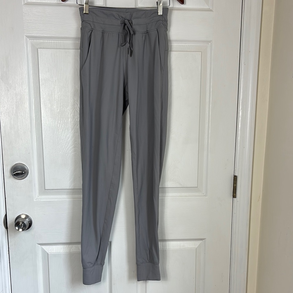 ZYIA Active lightweight Gray Jogger Pants size Medium drawstring stretchy waist